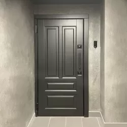 Дверь в бронзе