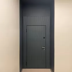 Дверь полосатая